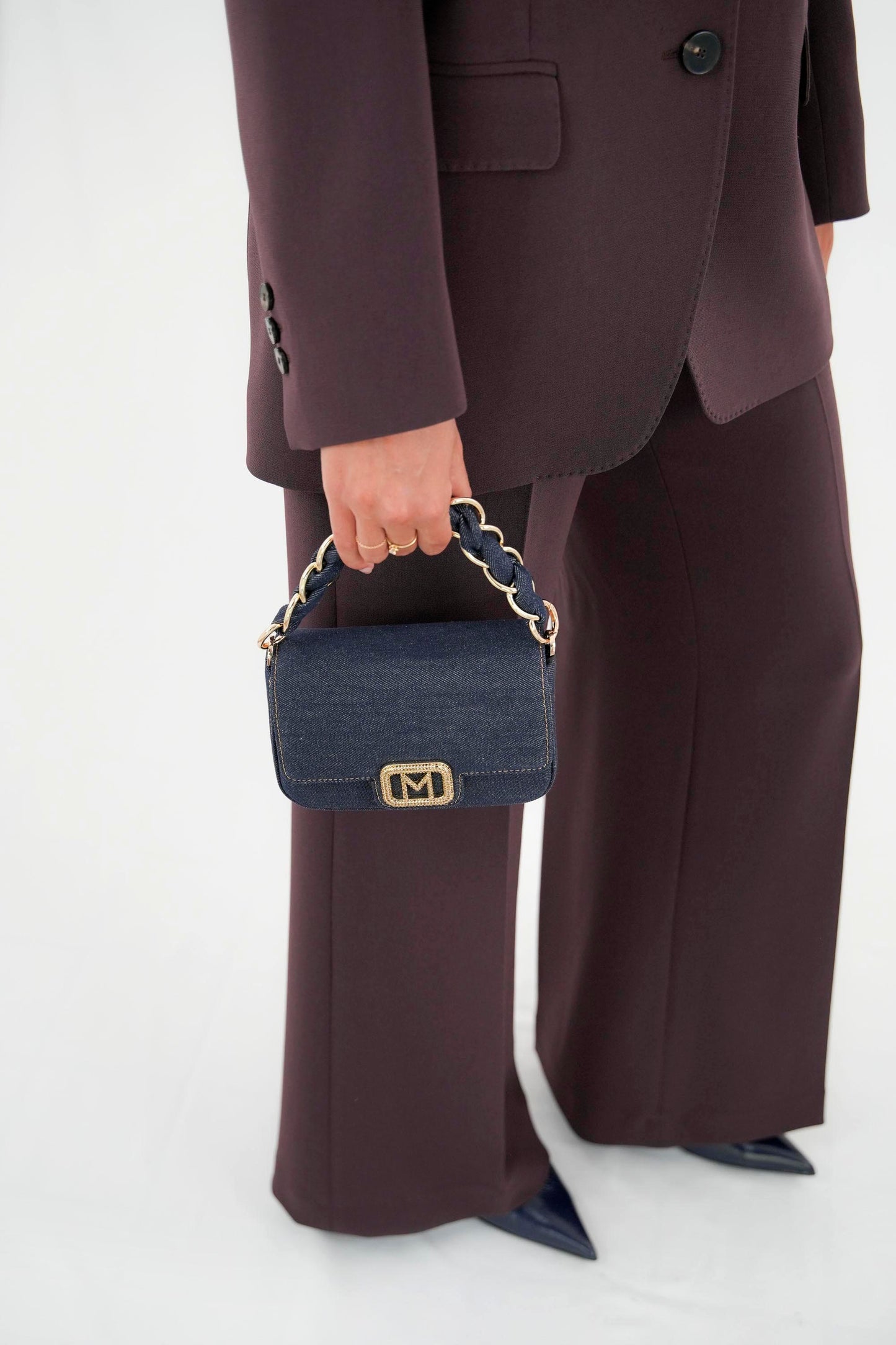 Borsa piccola in denim con dettagli oro, a mano e a tracolla