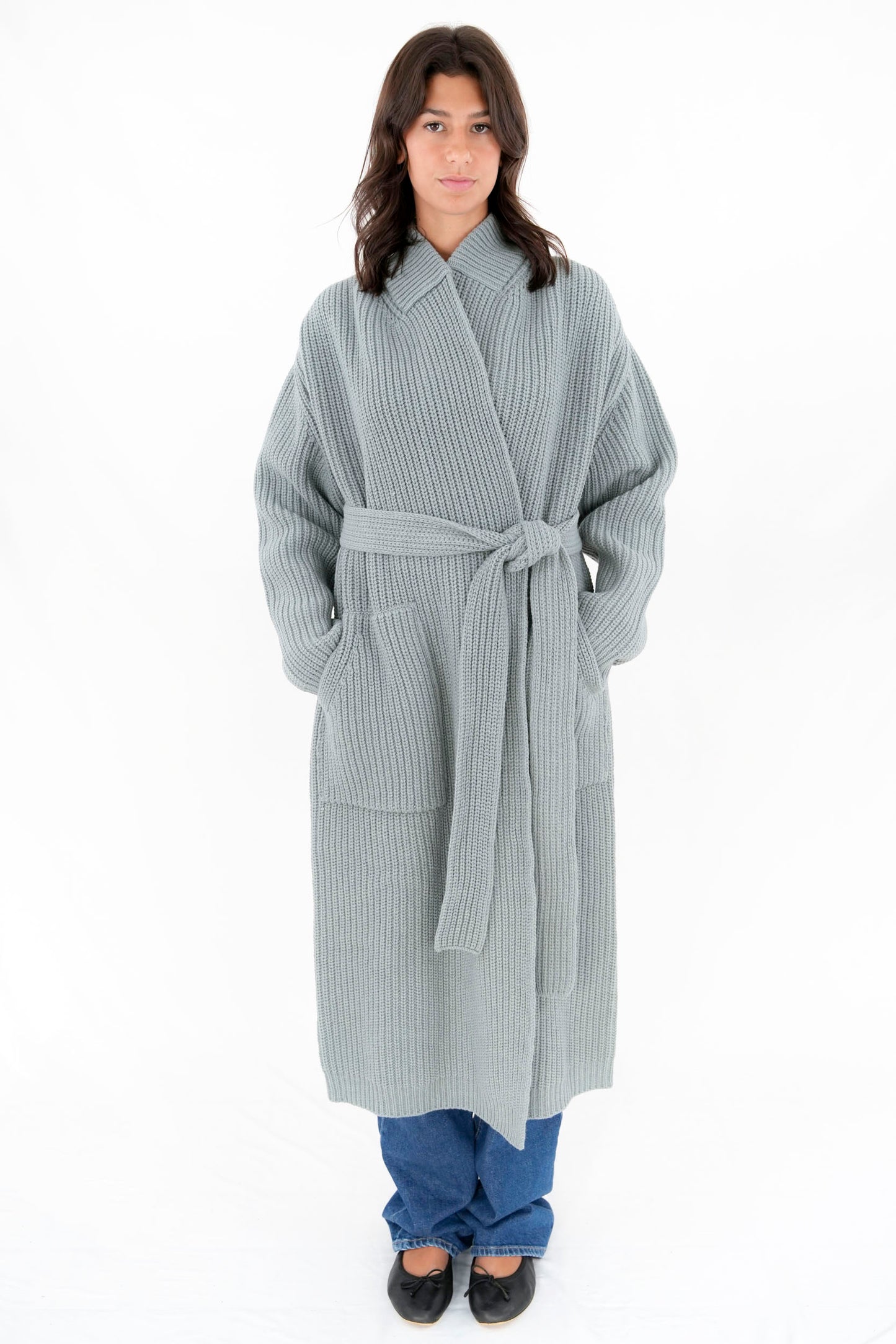 Cappotto costa inglese senza bottoni con cintura