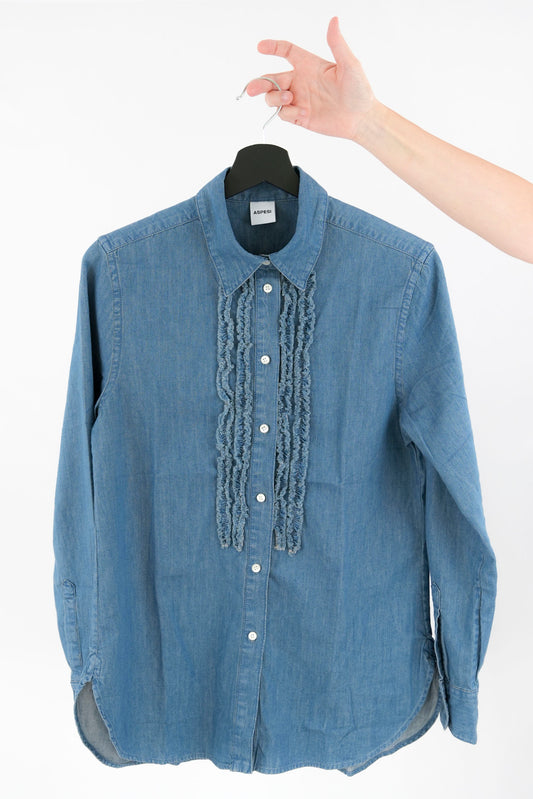 Camicia in denim chiaro con rouches